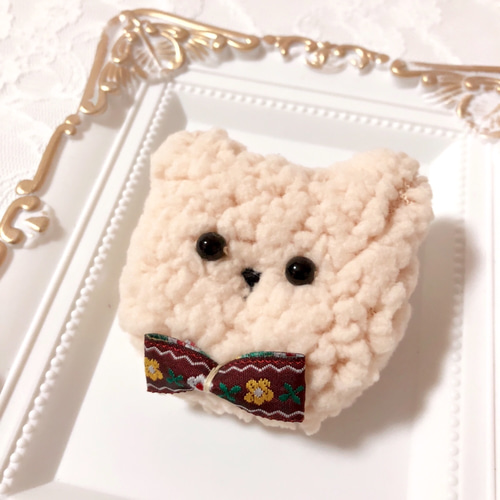 くまちゃんぬいぐるみブローチ ブローチ Malý Luk 通販 11268649