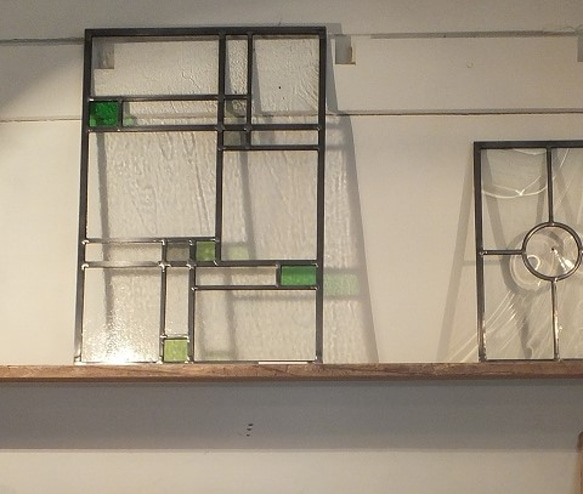 シンプル、直線デザインのステンドグラスパネル「ホルグ」 6枚目の画像