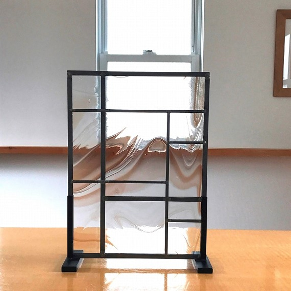 「雨と煙」直線デザイン シンプルなステンドグラスパネル 2枚目の画像