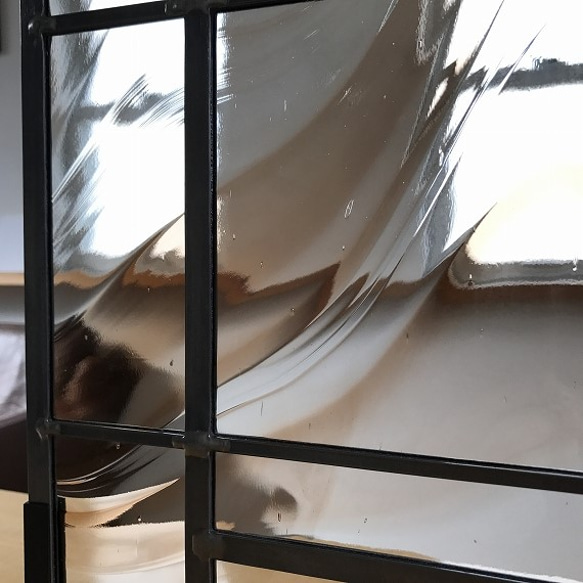 「雨と煙」直線デザイン シンプルなステンドグラスパネル 5枚目の画像