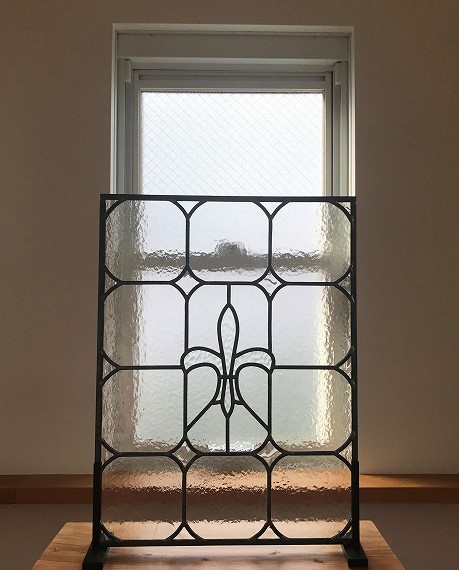 「無色＆フルールドリス」ステンドグラスパネル