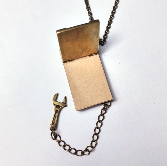 【蒸汽朋克】Inventor&#39;s Idea Mini Book Pendant（可換紙） 第2張的照片