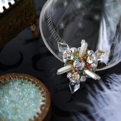 アイリスガラスと水晶のトライアングルブローチ【Creema限定】 6枚目の画像