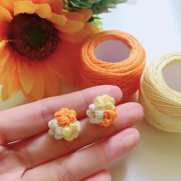 かぎ針編みのイヤリングアジサイの花 - オレンジ ピアス（その他