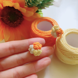 かぎ針編みのイヤリングアジサイの花 - オレンジ 2枚目の画像
