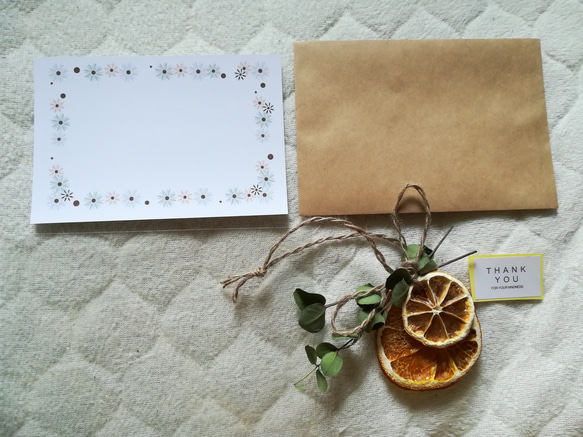 ドライフルーツサシェ付き　香りのグリーティングカード　(オレンジ) 3枚目の画像
