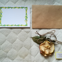 ドライフルーツサシェ付き　香りのグリーティングカード　(リンゴ) 4枚目の画像
