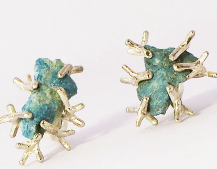 KABI ピアス　ラズライト