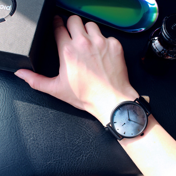 【PICONO】A week 系列 湖水藍色渲染簡約黑色真皮錶帶手錶 \ AW-7603 第1張的照片