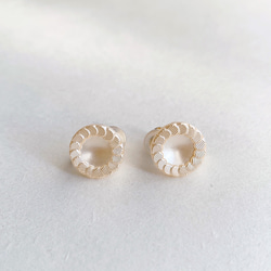 vintage German circle pearl button earrings (SUS316L) 1枚目の画像