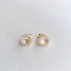 vintage German circle pearl button earrings (SUS316L) 2枚目の画像