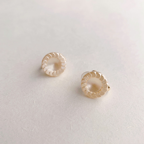 vintage German circle pearl button earrings (SUS316L) 4枚目の画像