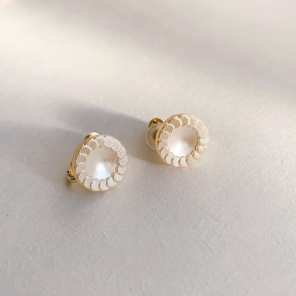 vintage German circle pearl button earrings (SUS316L) 5枚目の画像