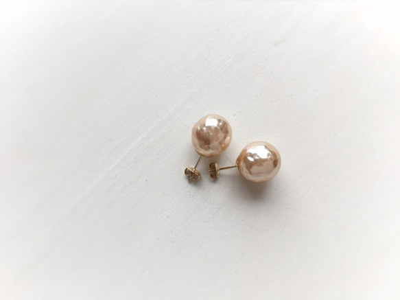 M.H pearl stud earrings 1枚目の画像