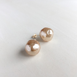 M.H pearl stud earrings 2枚目の画像