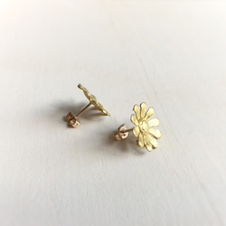 marguerite earrings 2枚目の画像