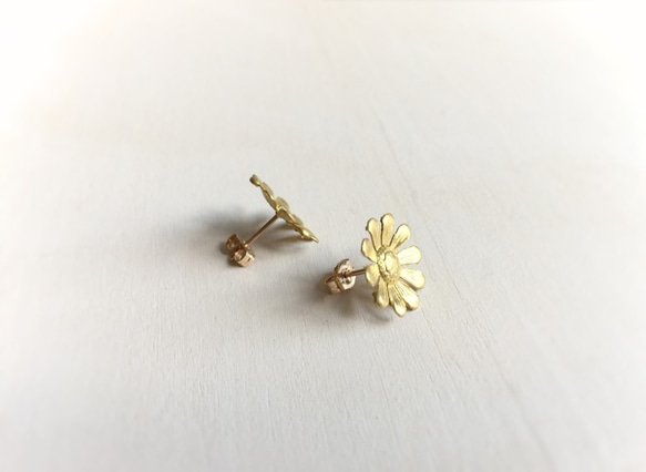 marguerite earrings 2枚目の画像