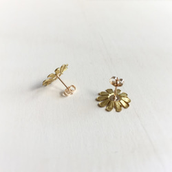 marguerite earrings 3枚目の画像