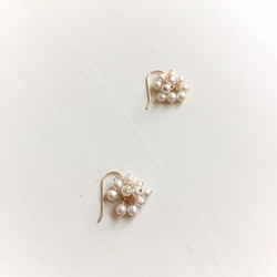 M.H raspberry earrings (white) 2枚目の画像