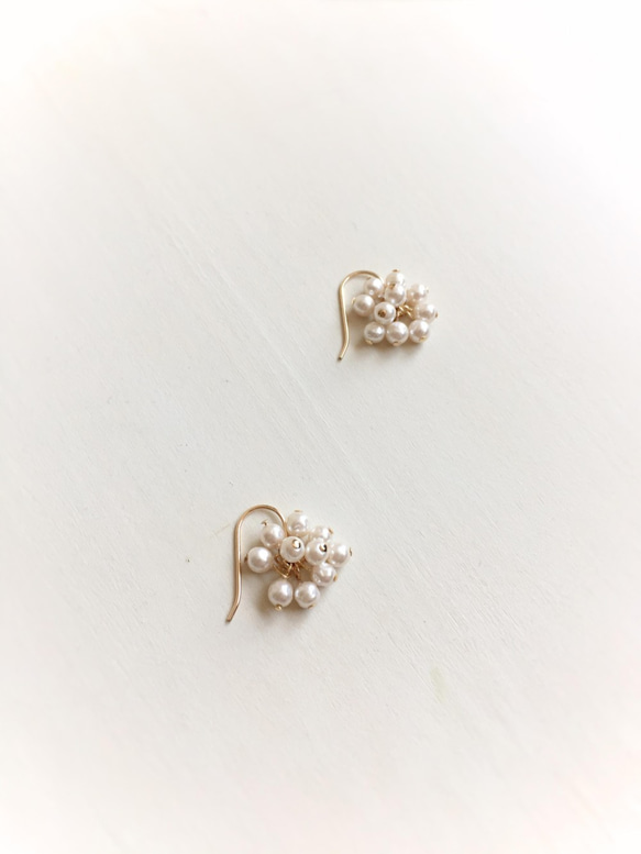 M.H raspberry earrings (white) 2枚目の画像