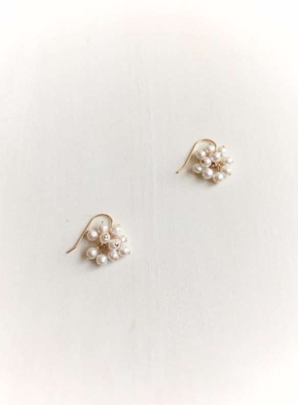 M.H raspberry earrings (white) 3枚目の画像