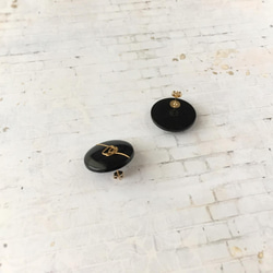 french knot earrings (black) 3枚目の画像