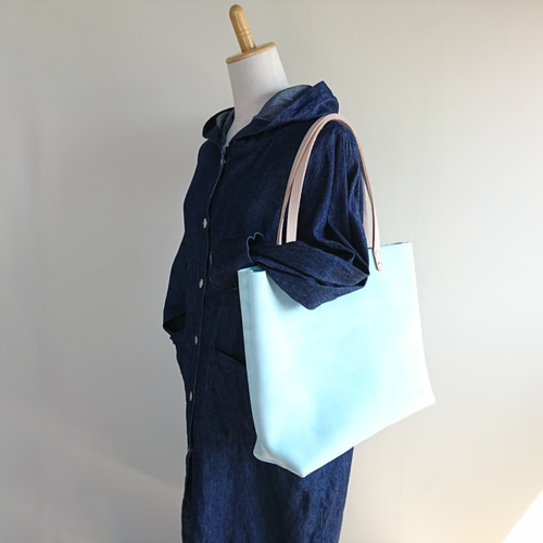 トリーバーチ トートバッグ 肩掛け PVC レザー ブルー系 総柄 A4収納可能 トリーバーチ トートバッグ 肩掛け PVC レザー ブルー系 総柄 A4