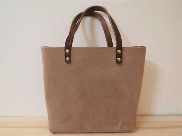 床革＊ﾄｰﾄﾊﾞｯｸﾞ【M】ﾌﾞﾗｳﾝ ＊B5が入る小さめサイズ＊普段使いにお出かけに