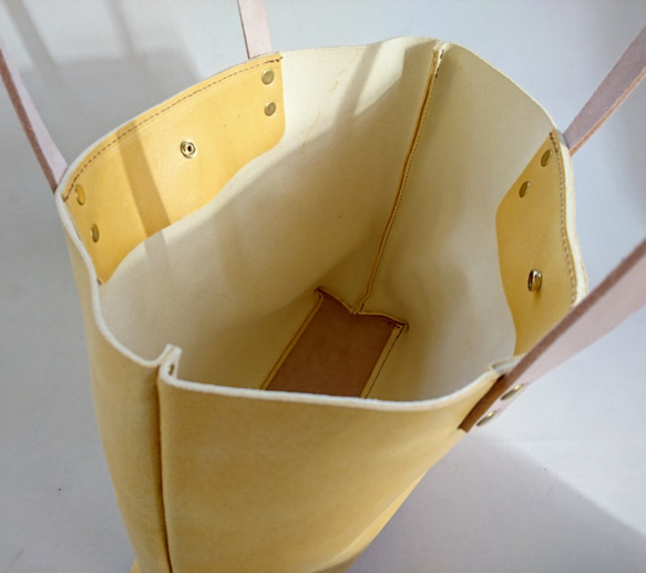 【限定１】床革トートバッグ（Lサイズ）黄色レザー　A4サイズ収納可　春　レザートートバッグ　たっぷり収納　革　レディース 6枚目の画像