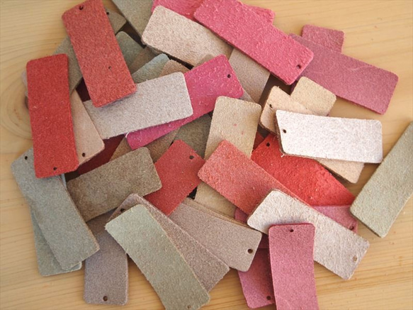 彩色皮革標籤[10個一組]顏色分類產品標籤皮革地板革皮革包裝材料名稱標籤鑰匙鏈 第6張的照片