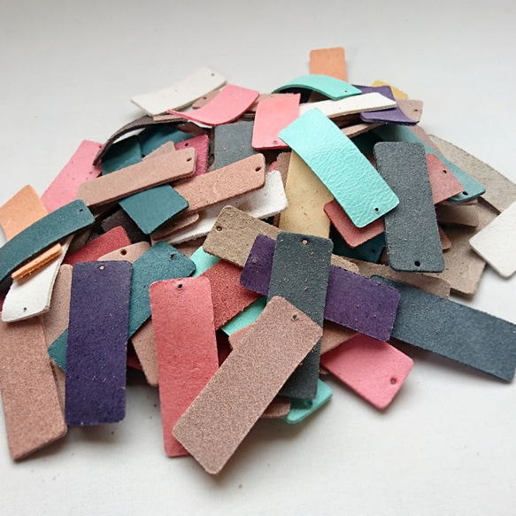 彩色皮革標籤[100張套]顏色分類的產品標籤皮革地板革皮革包裝材料名稱標籤鑰匙鏈 第1張的照片
