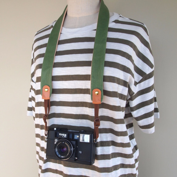 豬皮革*相機背帶[綠色] 8種顏色*柔軟，舒適的使用*推薦緊湊單反* 第2張的照片