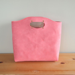 ハンドバッグ【L】床革ピンク　A4がちょうど入るサイズ　普段使いにお仕事に　新生活　春　ギフト　レザー　革　レディース 1枚目の画像