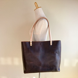 フェラガモ　トートバッグ　レザー　A4収納可　肩掛け　焦茶色　大容量 フェラガモ トートバッグ レザー A4収納可 肩掛け 焦茶色 大容量