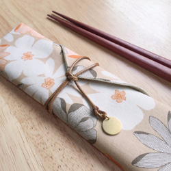 米色花朵 - 環保餐具袋 銅片吊飾 免費敲字 不含餐具 第2張的照片