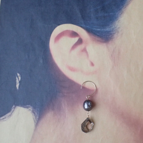 K14GF smokey topaz & tahitian pearl pierce 3枚目の画像