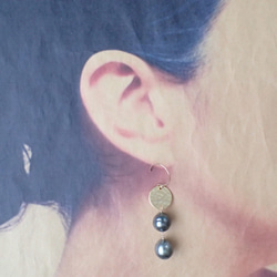 【SALE♡】K14GF tahitian pearl & hammered metal pierce 3枚目の画像
