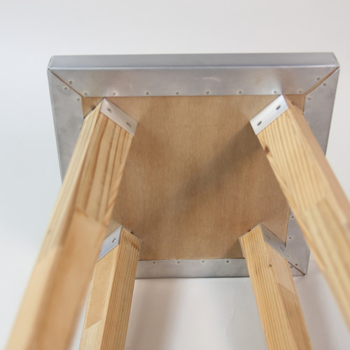 1つのみ＿アルミのスツール（木のパッチワーク） 椅子（チェアー