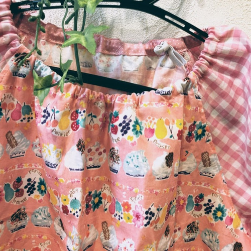 幼稚園☆スモック☆長袖☆100~110cm位☆ケーキ柄♡レース＆フリルお袖 