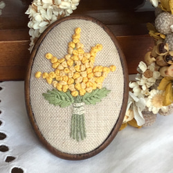 ☆ミモザのリボン刺繍☆木枠ブローチ☆ 3枚目の画像