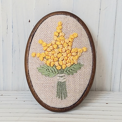 ☆ミモザのリボン刺繍☆木枠ブローチ☆ 1枚目の画像