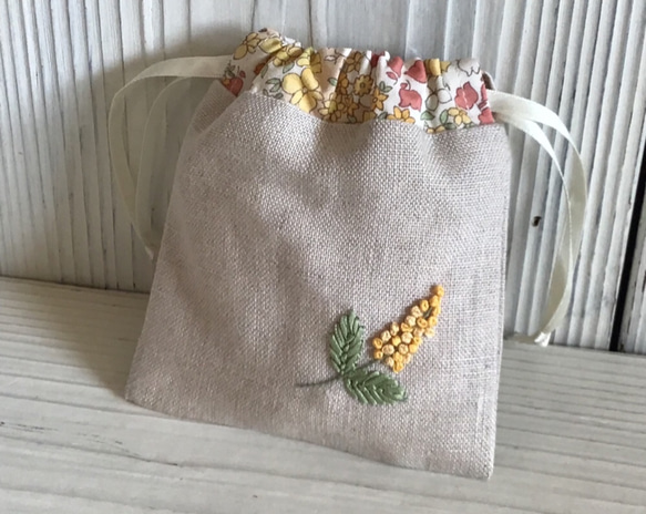 ☆リボン刺繍のコンパクトミラー&巾着ポーチ☆ミモザ☆ 9枚目の画像