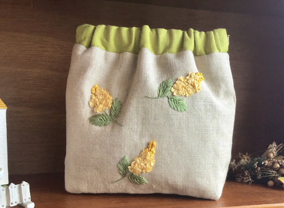 ☆リボン刺繍のミモザのバネポーチ☆ 1枚目の画像