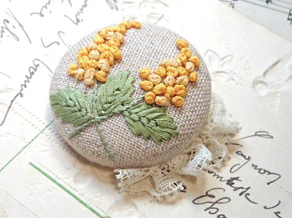 ☆リボン刺繍☆ミモザのブローチ☆ 1枚目の画像