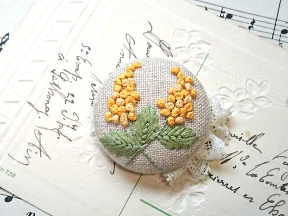 ☆リボン刺繍☆ミモザのブローチ☆ 2枚目の画像