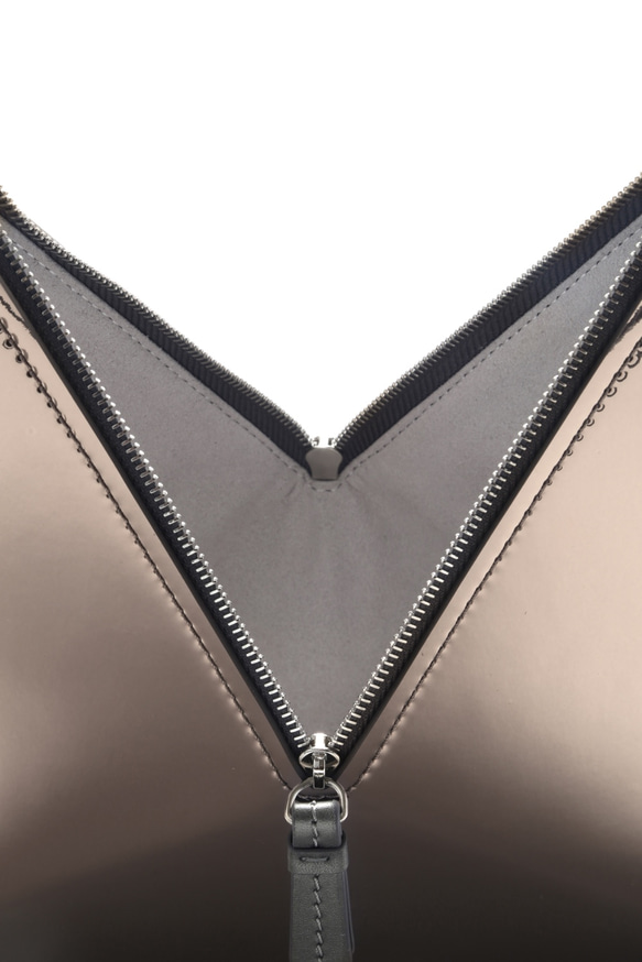 triangle mini faux leather shoulder bag 6枚目の画像