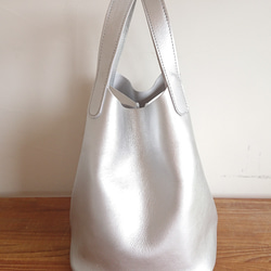 秋冬バッグ　メタリックカラー レザートートバッグ シルバー 受注製作 UB-02L シルバー 3枚目の画像