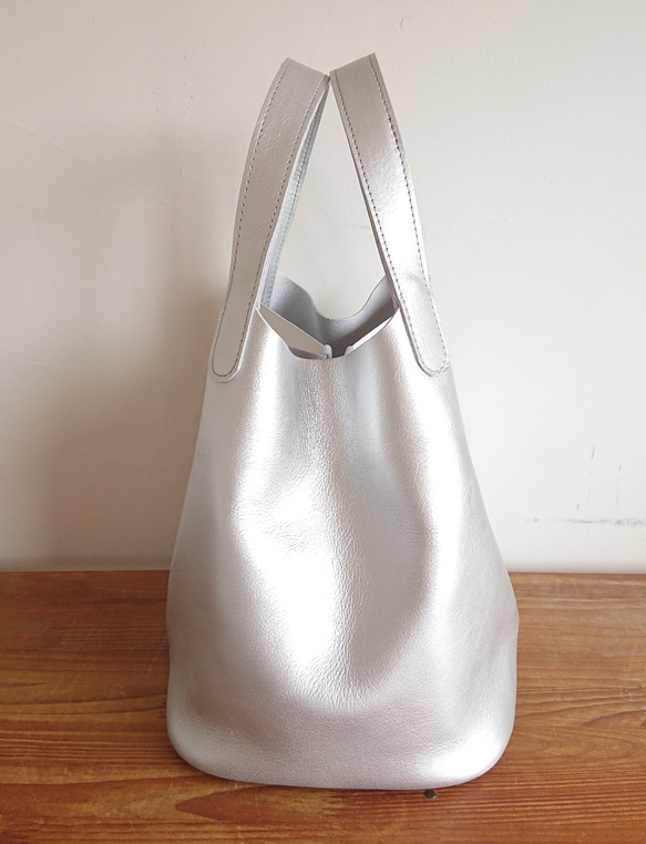 秋冬バッグ　メタリックカラー レザートートバッグ シルバー 受注製作 UB-02L シルバー 3枚目の画像