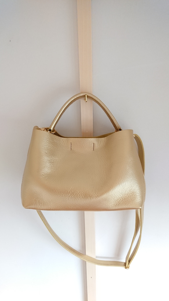 秋冬バッグ　メタリックカラー レザー2wayミニバッグ ゴールド 受注製作 UB-07 ゴールド 3枚目の画像