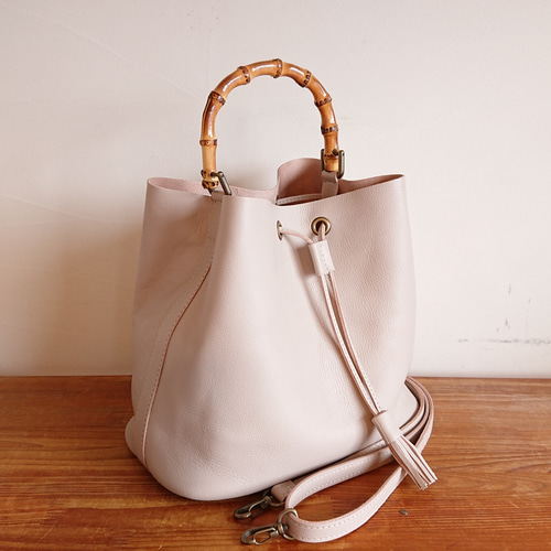 秋冬バッグ 選べるカラー20色バンブーハンドル レザー2wayバッグ 巾着